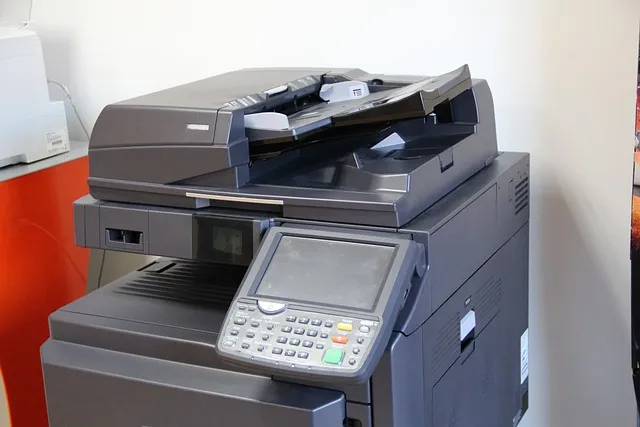 Jakie czynniki wpływają na szybkość drukowania w drukarce laserowej.