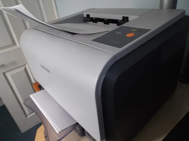 Porównanie różnych rozdzielczości druku w drukarkach laserowych i ich wpływ na jakość wydruku.